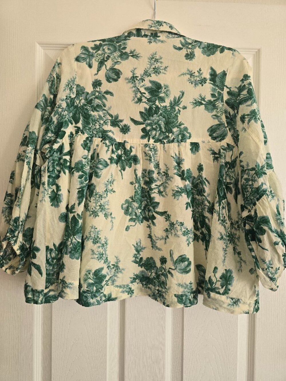 &Merci Floral Green and Cream Background Blouse M